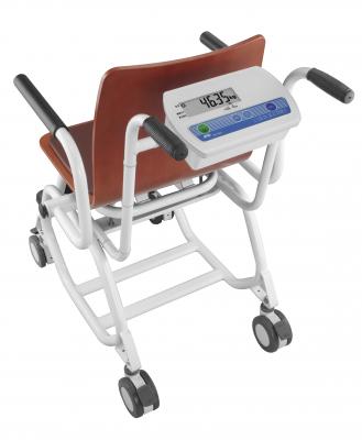 ベッドサイドまで体重計が移動 温かみのある心地よい木製シートに滑り止めクッションを装着 デジタルチェアスケール AD-6031A