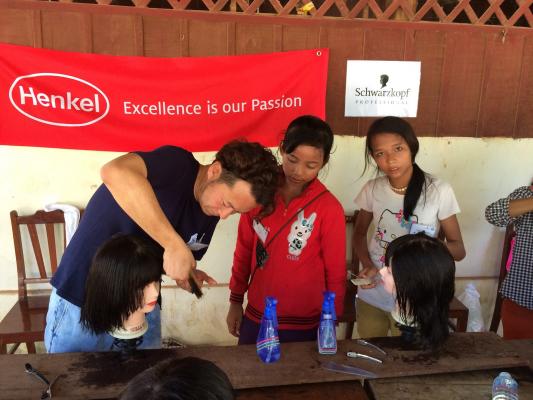 美容職業訓練「未来をつなぐ夢はさみ」、2016年度ボランティアトレーナー募集　～カンボジアの子どもたちが、自分たちの手で未来を切り拓くために～
