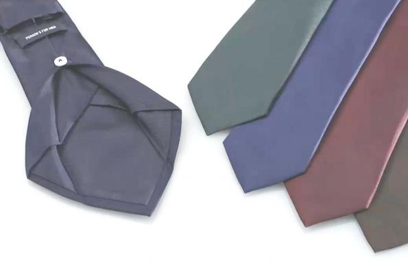 ２本分の生地を使用した高級ネクタイを発売～ランパス社の「セッテピエゲ」１０月１日から～