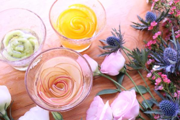 梅酒の中に咲くフルーツの花を楽しもう 10種類の梅酒カクテルが飲み比べし放題！「花咲く梅酒まつり」