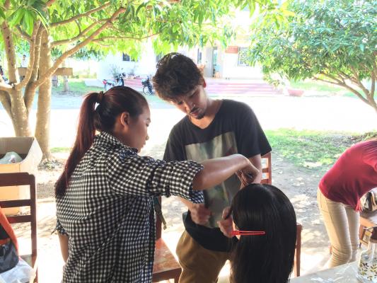 カンボジアの青少年向け美容職業訓練に、トレーナーとして参加しませんか ～ヘンケルの社会貢献活動「未来をつなぐ夢はさみ」6月開催、ボランティア募集～