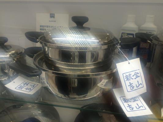 独特の紋様と抜群の切れ味はまるで日本刀　ロボット型茶こしはクール 　3月下旬発売のオリジナル鍋の機能は万国共通で人気 　訪日外国人は日本のキッチン道具が大好き 　　台所用品の達人が紹介するお役立ち情報