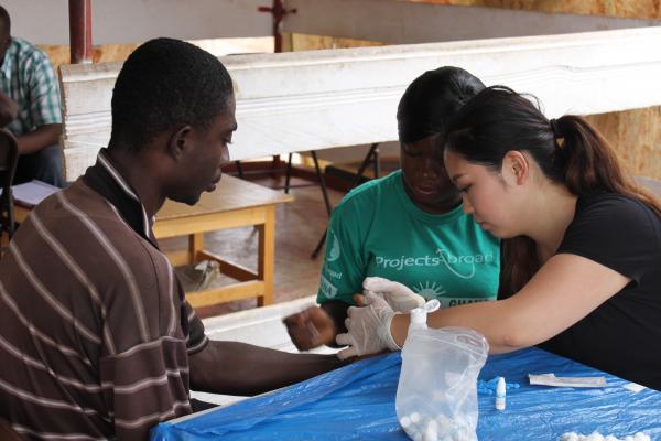 プロジェクトアブロード、看護師の海外ボランティアを支援する参加費用負担制度を導入