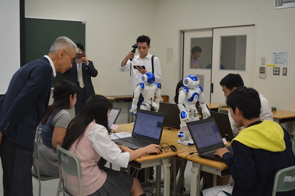 日本サードパーティ：アジア企業も注目するロボットを活用したIT人材育成 ～都立戸山高校における授業視察について～