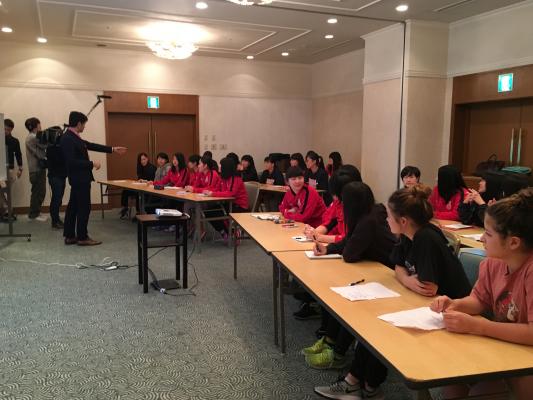 日本アイスホッケー強化メンバーに世界を切り開く英語レッスンを実施！