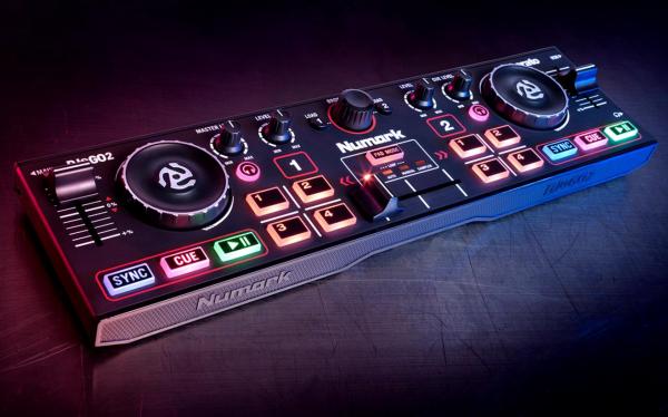 さらにパワフルになったポケットサイズDJコントローラ DJ2GOの後継機「DJ2GO2」を発売します。