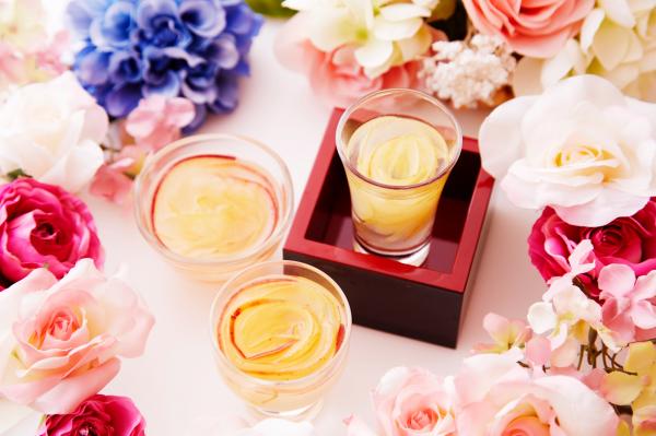 日本酒の中に咲くフルーツの花を楽しもう！3種のフォトジェニックな日本酒カクテル「花咲く日本酒」が2週間限定で登場！