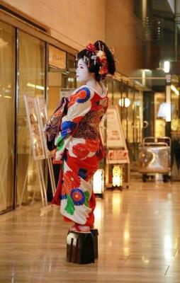 4月13日JR奈良駅前三条通りを「花魁」が通る！ 和文化体験ショップとホテルが提携し旅行客に”和の楽しみ“を提供 宿泊者向けに着物レンタルサービスを開始