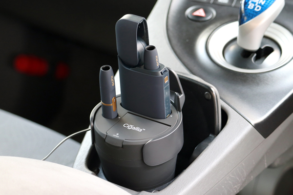 車内や卓上でアイコスをひとまとめ管理、灰皿兼用タンブラー型のアイコス充電器を新発売