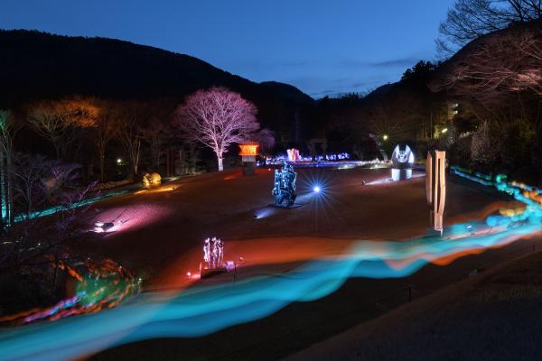 彫刻の森美術館の冬を彩る、光のアーティスト高橋匡太とつくる参加型ライトアップ「箱根ナイトミュージアム」。昨年に引き続き、12月1日より2019年1月6日まで開催します。