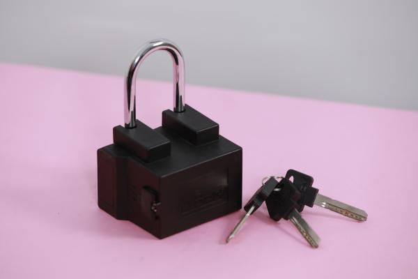輸送中の貨物を追跡・保護する通信機能付きパッドロック（南京錠）にユーブロックスの技術を搭載