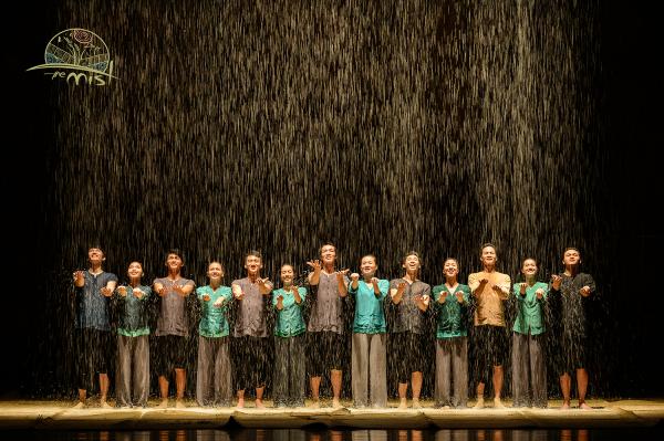 KAAT神奈川芸術劇場がこの秋招聘するベトナムのダンス＆サーカス「The Mist」「A O SHOW」スペシャルサポーター上野優華さんの特別デーを開催！