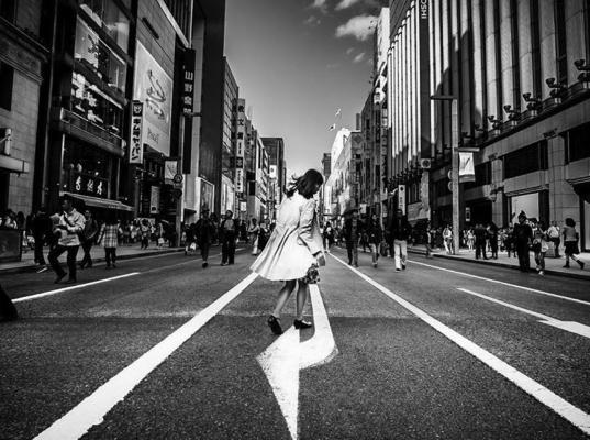 東京を拠点に活動するフランス人ストリートフォトグラファー、NIKOの写真展 