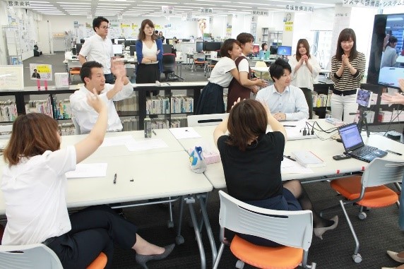新卒社員が半年間 “楽しみながら競争力を養う” チームビルディングで「新卒退職者ゼロ」 更新中　ISO総研名物 新卒全員参加の「天下一大会」 10月19日 最終戦　「採用動画制作」は東京チームが勝利