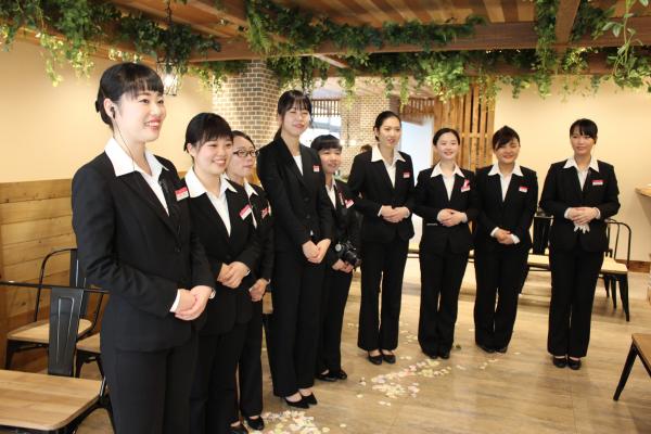 プロとしての第一歩。ウエディングプランナーをめざす大阪ブライダル専門学校生が本物の結婚式をプロデュースします！