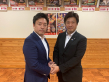 握手をする田中日本ＹＥＧ会長（左）と田中能代ＹＥＧ会長（右）