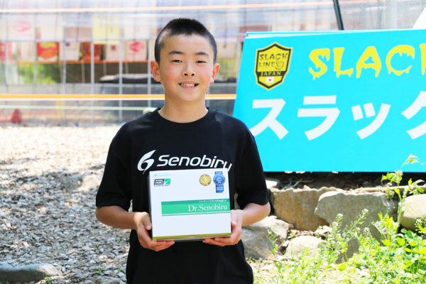 成長期サプリメントブランド「Senobiru」がスラックライン世界ランカーの「スーパー小学生」林映心選手とスポンサー契約を締結！