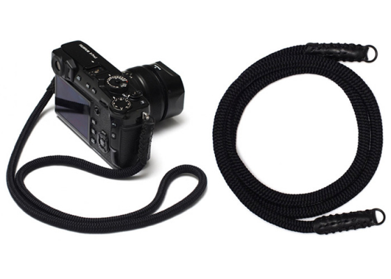 販売予測を超えたため一時販売休止していたシルクの組紐で作ったカメラストラップ「IND-550シルク組紐カメラストラップ」を販売体制を整え2020年4月8日より販売を再開。