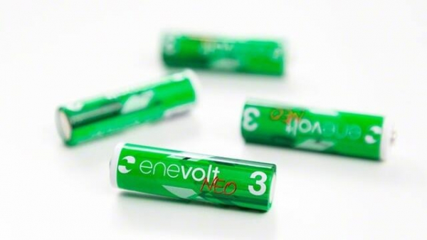 「未来を変える、充電池。」乾電池と同等の1.5Vの電圧を備え、充電器に挿すだけで手軽に充電できる単3形リチウムイオン充電池のクラウドファンディングを開始。