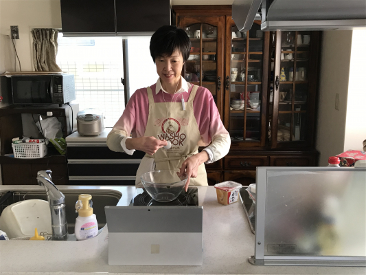 外国人向けオンライン料理教室が開講 キャラ弁・巻きずしなどの作り方が自宅にいながら 日本の講師がライブ配信する参加型ZOOMオンラインで学べます お子様やご夫婦、お友達と一緒に参加しませんか？