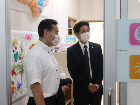 山際大志郎衆議院議員 元経済産業省副大臣 が 9月17日 木 に 城南予備校duo 自由が丘 校を視察 デキタス を用いたオンライン指導やsteam教育への取り組みについて ご説明しました マピオンニュース