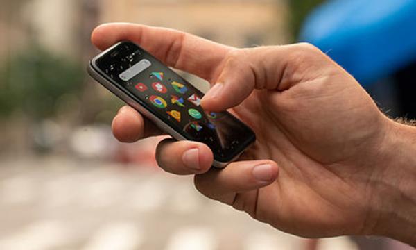 クレジットカードサイズの高性能小型スマートフォン「Palm Phone」が4月18日より予約受付、4月24日に発売開始。