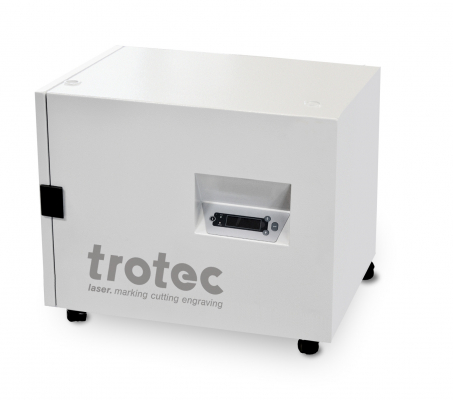 トロテック、新しい小型レーザー用集塵機「Atmos Cube」を日本で販売開始