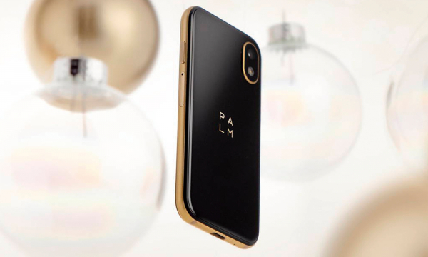 クレジットカードサイズの高性能小型スマートフォン「Palm Phone」からゴールドカラーが登場！12月6日より予約受付、12月13日に発売開始。