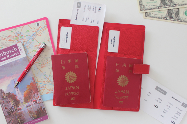 年末年始の海外旅行、クリスマスプレゼント、新年お正月の手土産に☆ 夫婦やご両親、おふたりさまへの贈り物。2人用パスポートケース「futari passport」にエグゼクティブエディション新登場！