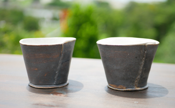 沖縄県大宜味村（おおぎみそん）「ふるさと納税」お礼品に『陶房大政　ブロンズ釉巻カップ（ペア）』を新たに追加いたしました