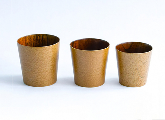 名入れショップ堪能や（http://naire-shop.com/）において、 1月8日より、モダンな漆器を提案する『浅田漆器工芸』の うつろいカップの取り扱いを開始致しました。
