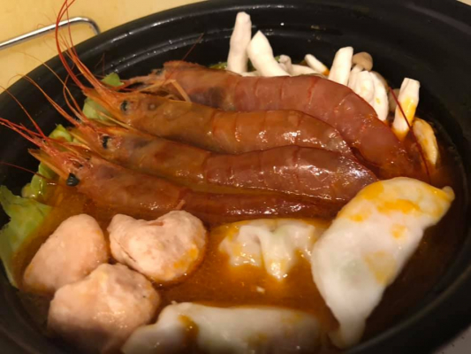 海老すぎる海老鍋で日本酒80種飲み放題　煮魚とお惣菜食べ放題