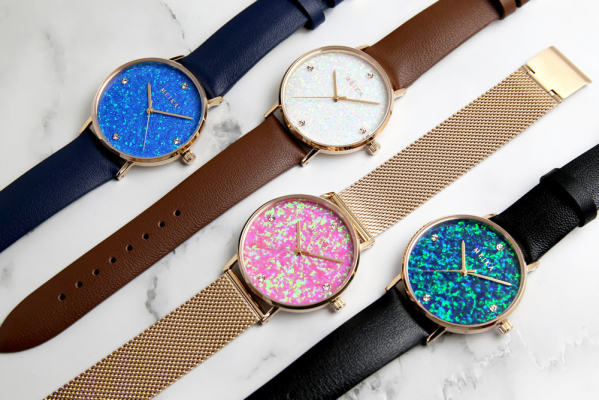 京都発ブランド≪MEIKA≫から虹色の輝きが美しい“京都オパール”を文字盤に使用した腕時計が登場。2020年3月より、クラウドファンディングサイト「Makuake（マクアケ）」にて先行販売を開始。