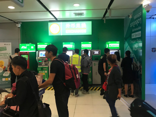 バンコクの空港内、アクトプロの自動外貨両替機のみ稼働 タイ大手カシコン銀行、コロナ対策で有人両替所を閉鎖