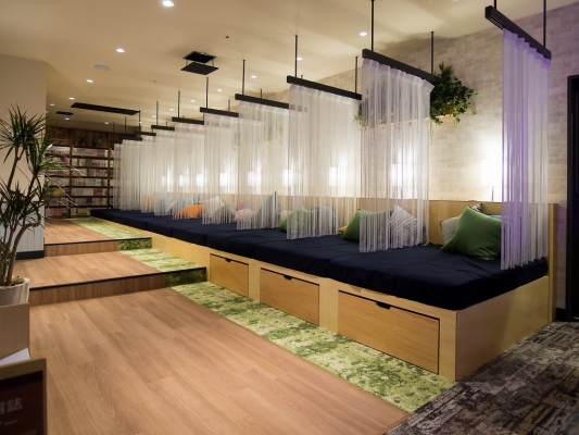 複合カフェ「自遊空間」にコワーキングスペースが登場 遊びにビジネスにリラックスに　どんなシーンにも快適な空間を提供します