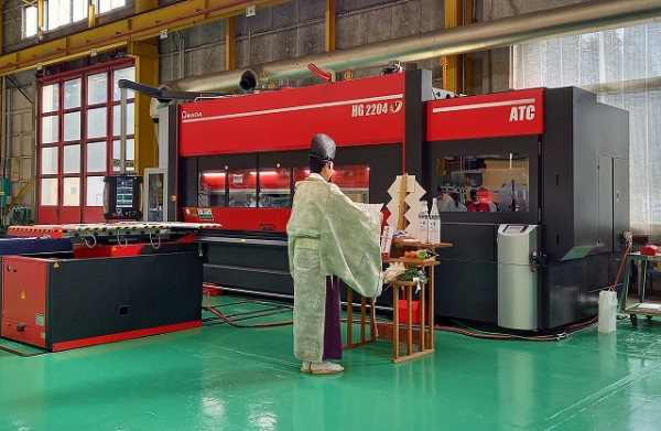 【オーダー金属建材の菊川工業】自動金型交換装置付ベンディングマシンを導入～生産性向上と技術力の強化・デジタル化を推進～