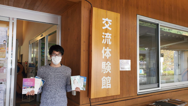 galaxy株式会社（ギャラクシーブックス）が2020年10月25日に広島県広島市にあるNPO法人湯来観光地域づくり公社へ50タイトルの書籍寄贈。【Baton Books】