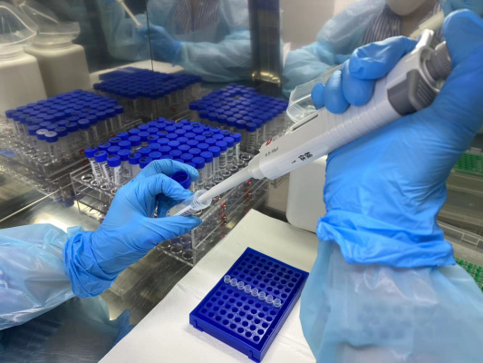 PCR検査の結果が大幅に短縮。大口検査受け入れ強化のためナガワ薬品衛生検査所は２０分で結果が得られるSWM-02システムを導入