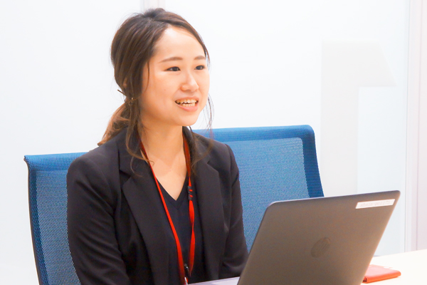 株式会社デファクトスタンダード様 インタビュー写真01