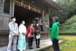 なまはげゆかりの地、真山（しんざん）神社から中継の様子