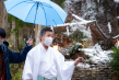 真山神社について紹介する高森氏