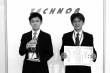 テクノア社内にて撮影_グレースケール