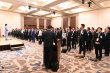 会長挨拶を聞く参加者